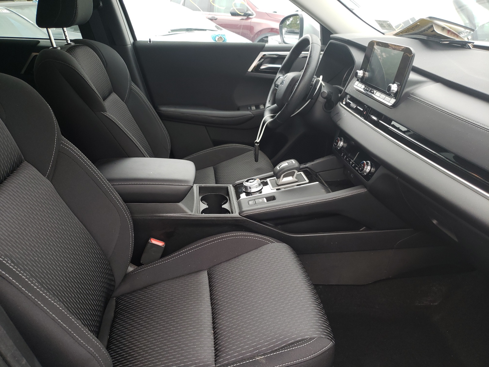 Photo 5 from auction – 2022 MITSUBISHI OUTLANDER with VIN JA4J4TA81NZ014548