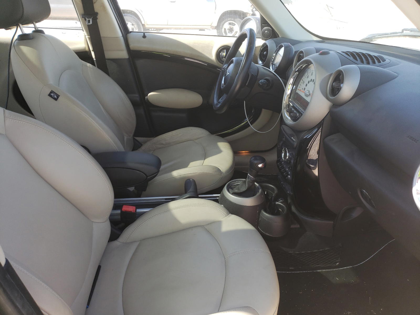 Photo 5 from auction – 2011 MINI COOPER S C with VIN WMWZC5C51BWL53119