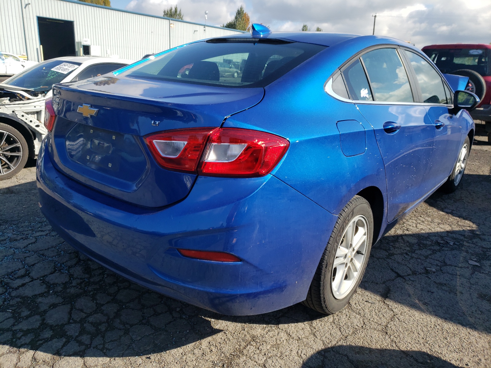 Photo 4 from auction – 2018 CHEVROLET CRUZE LT with VIN 1G1BE5SM2J7210902