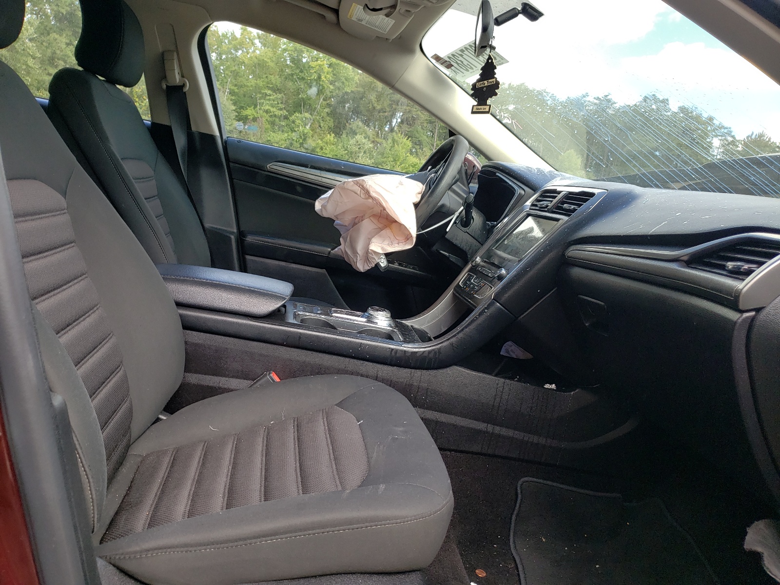 Photo 5 from auction – 2017 FORD FUSION SE with VIN 3FA6P0HD2HR122101