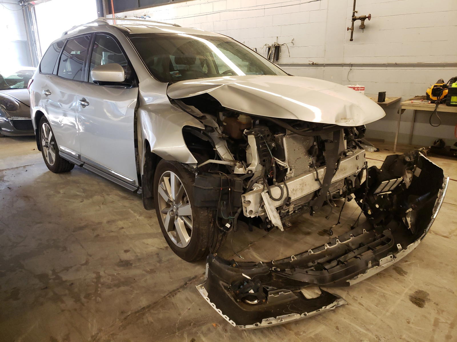NISSAN PATHFINDER 2014 with VIN 5N1AR2MM1EC650122 - Photo from auction