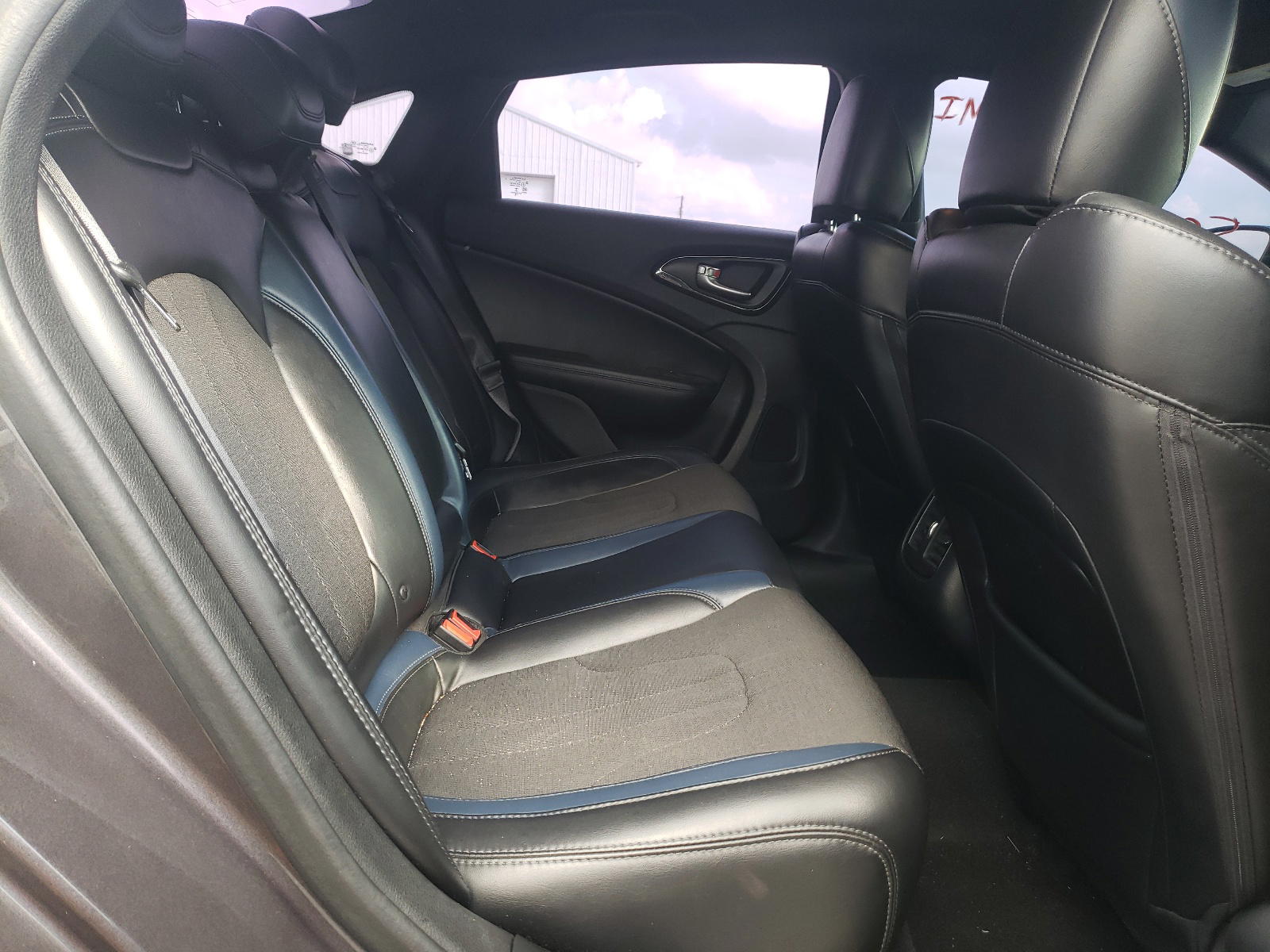 Photo 6 from auction – 2015 CHRYSLER 200 S with VIN 1C3CCCBG1FN605306
