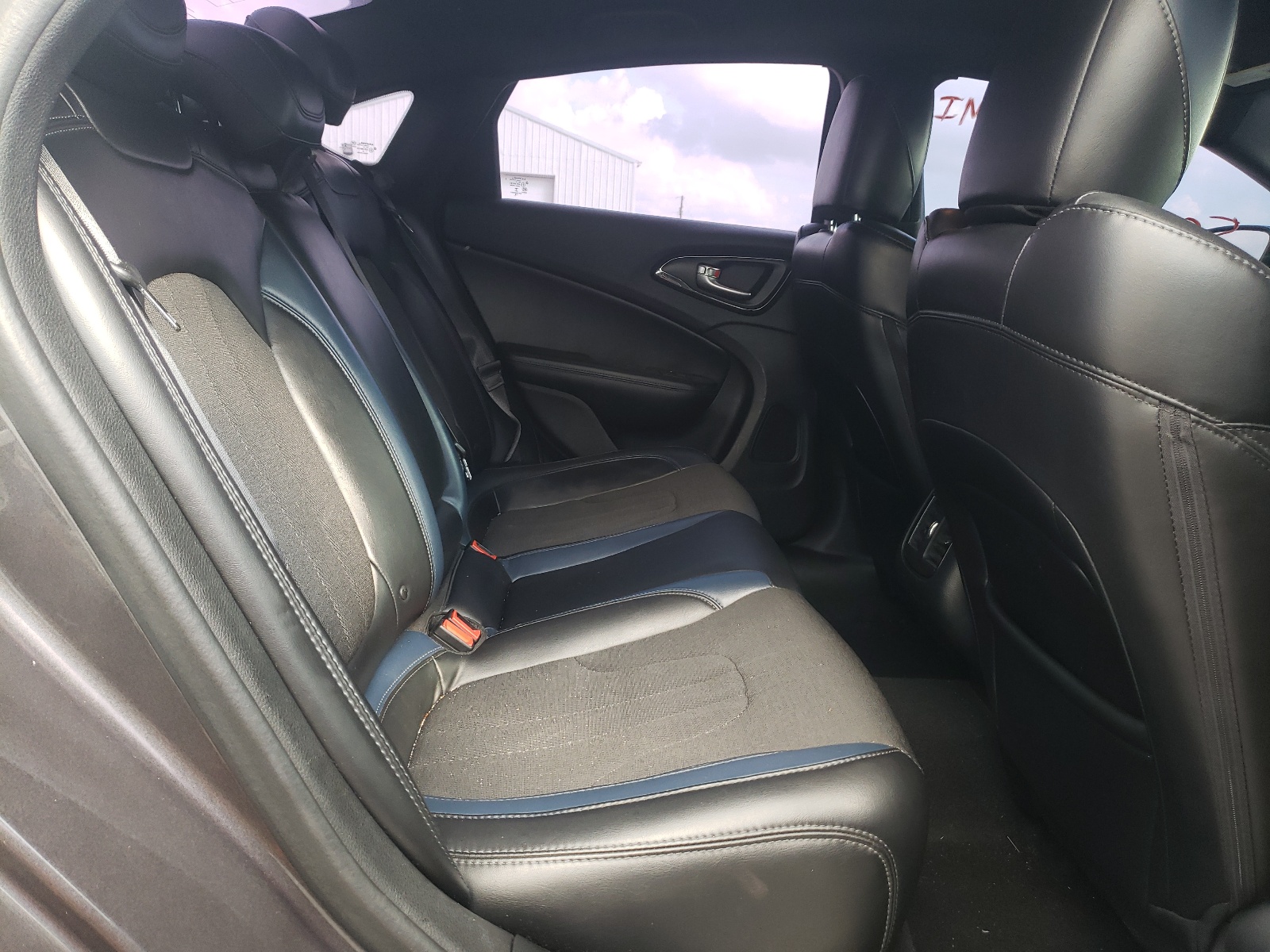 Zdjęcie 6 z aukcji – 2015 CHRYSLER 200 S z VIN 1C3CCCBG1FN605306