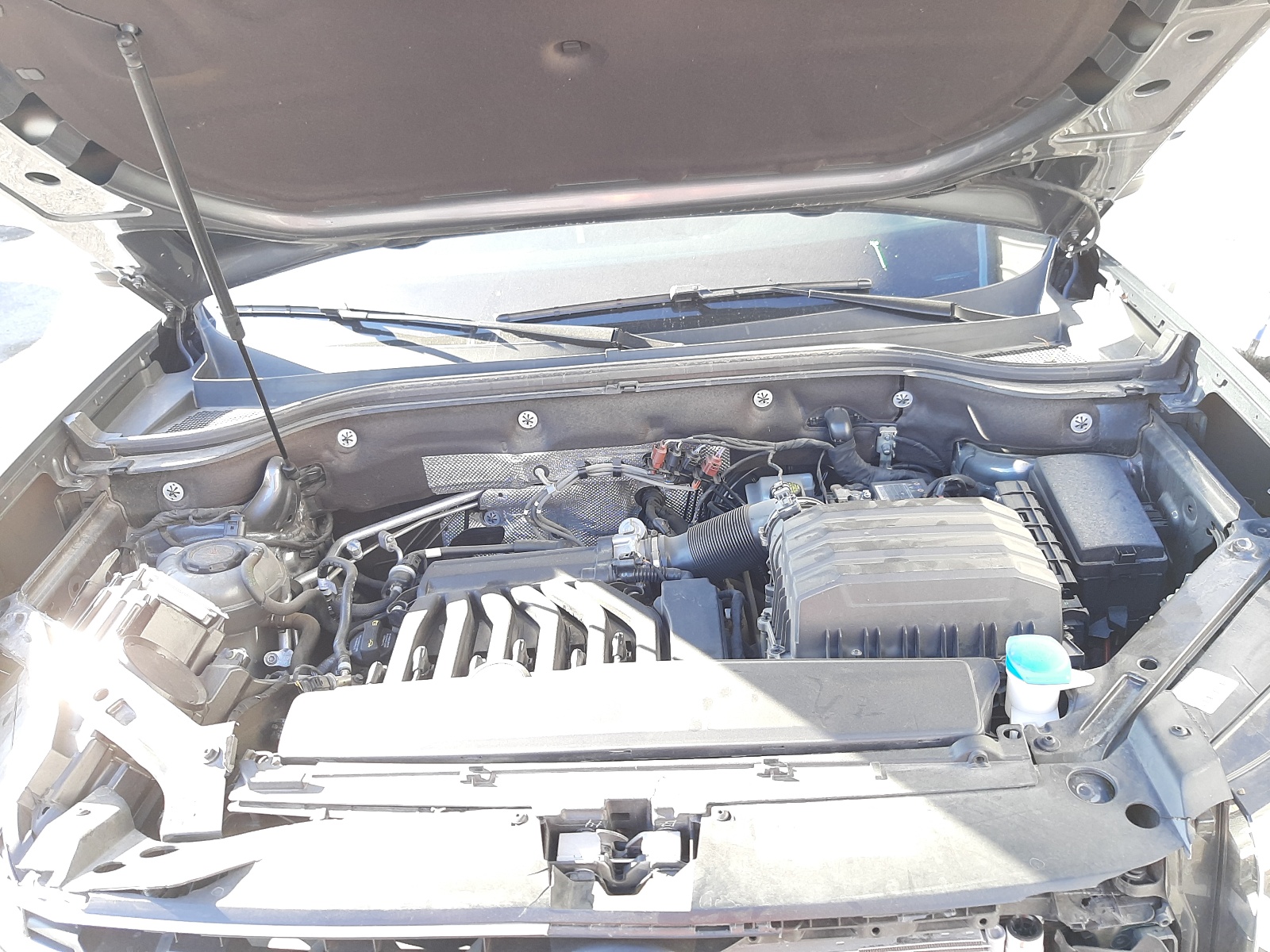 Photo 7 from auction – 2019 VOLKSWAGEN ATLAS SE with VIN 1V2DR2CA2KC524211