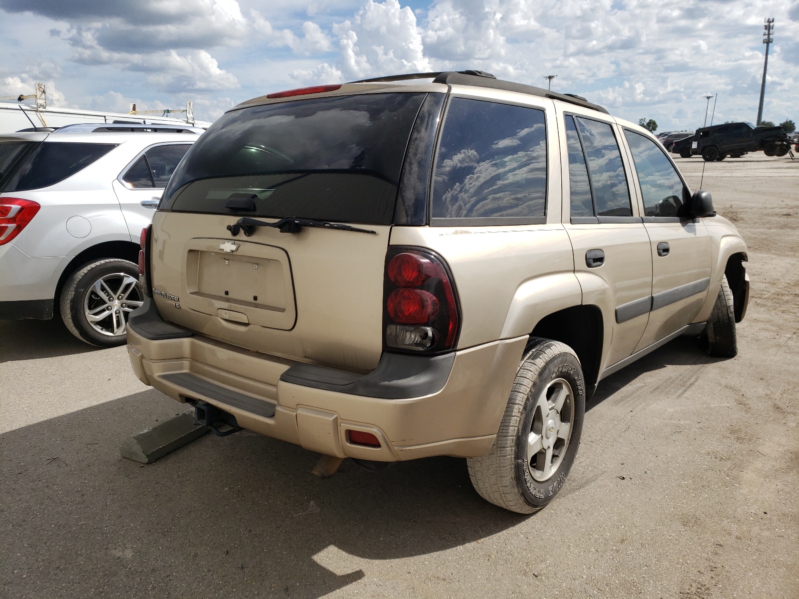 Photo 4 from auction – 2005 CHEVROLET TRAILBLAZE with VIN 1GNDT13S552185452