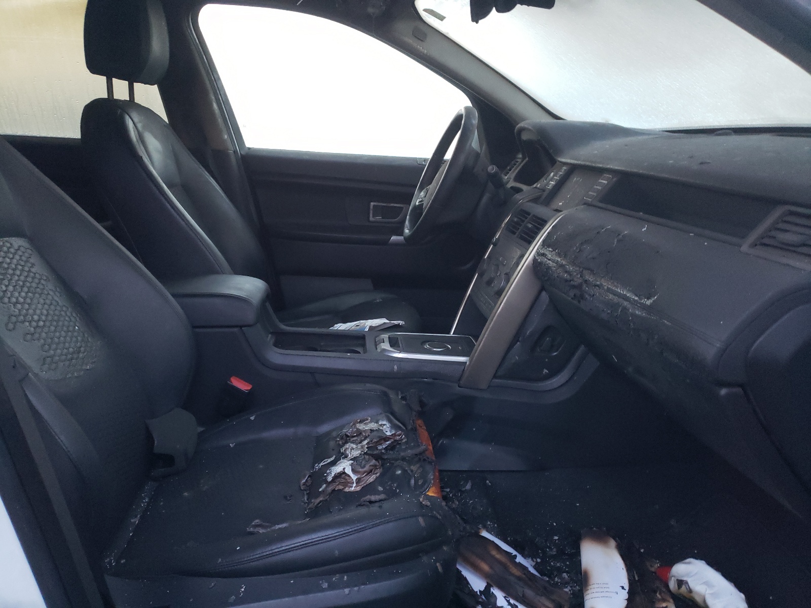 Photo 5 from auction – 2017 LAND ROVER DISCOVERY with VIN SALCP2BG8HH671064