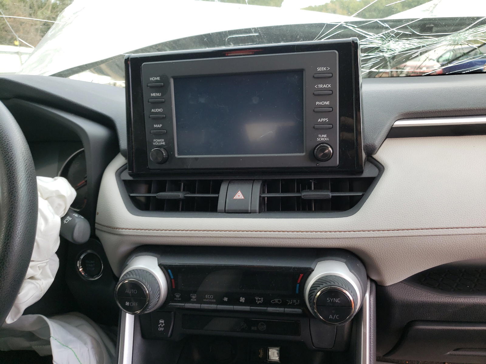 Photo 9 from auction – 2019 TOYOTA RAV4 XLE with VIN JTMP1RFV5KD044557