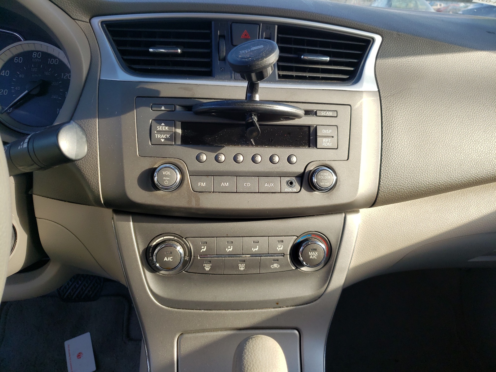Photo 9 from auction – 2014 NISSAN SENTRA S with VIN 3N1AB7AP2EL683027