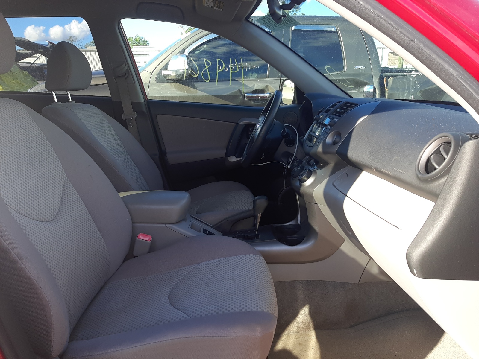 Photo 5 from auction – 2008 TOYOTA RAV4 with VIN JTMZD33V186060608