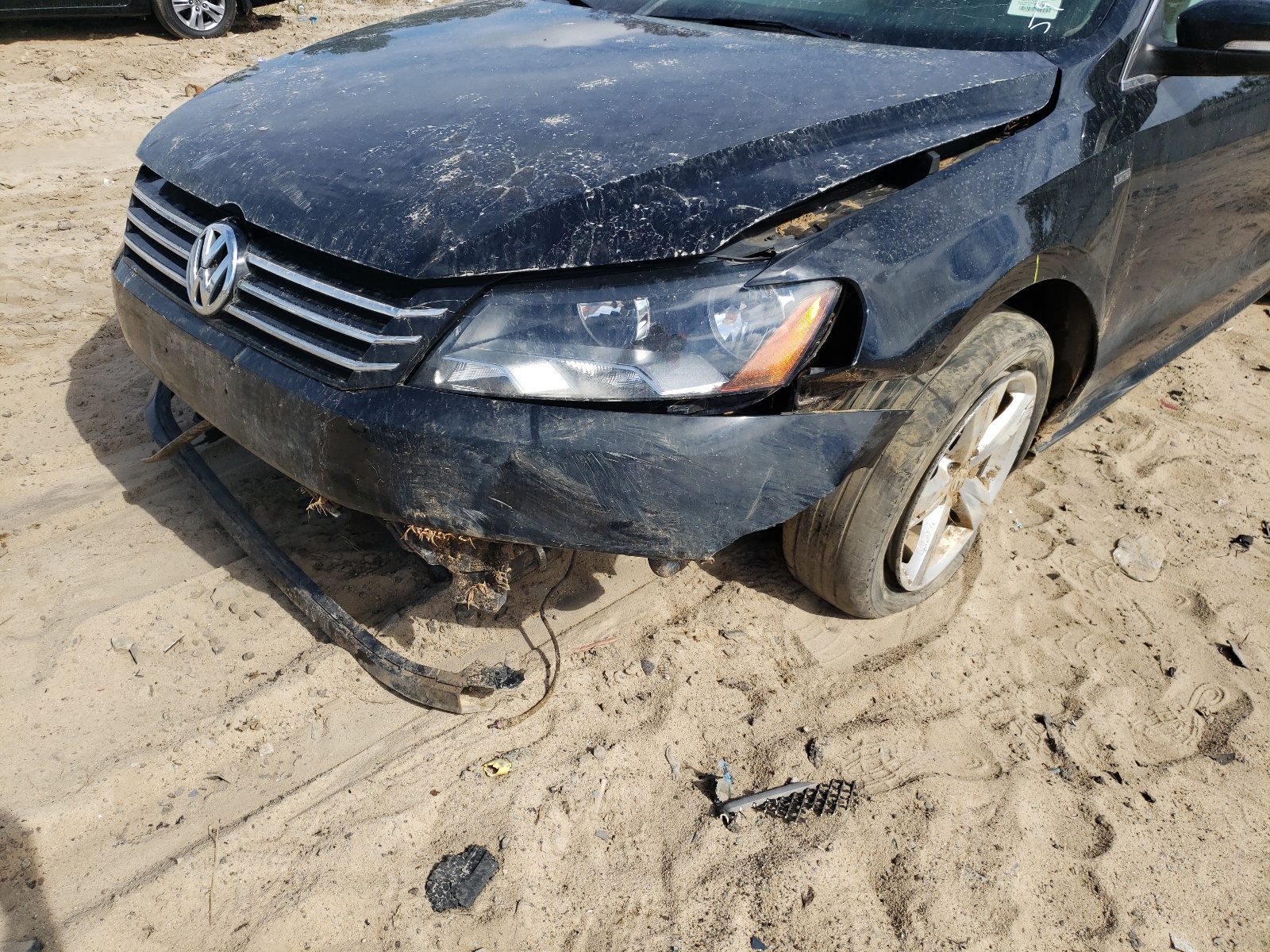Photo 9 from auction – 2015 VOLKSWAGEN PASSAT S with VIN 1VWAT7A33FC119484