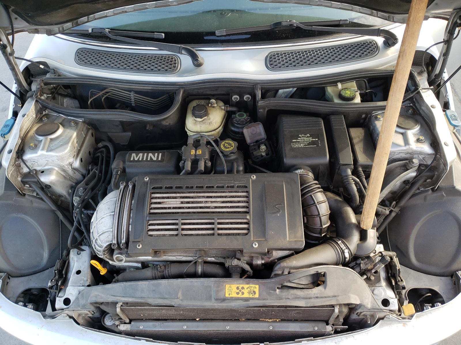 Photo 7 from auction – 2005 MINI COOPER S with VIN WMWRH33535TK56516