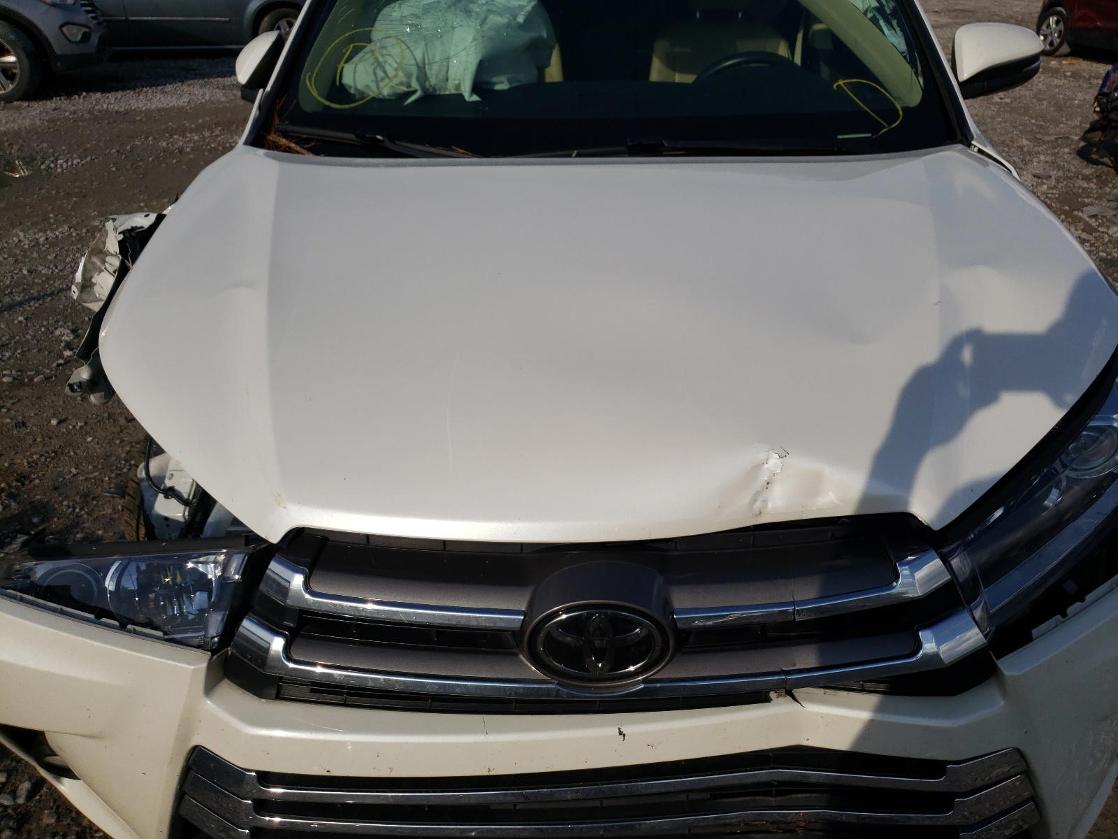 Photo 7 from auction – 2018 TOYOTA HIGHLANDER with VIN 5TDYZRFH5JS244266