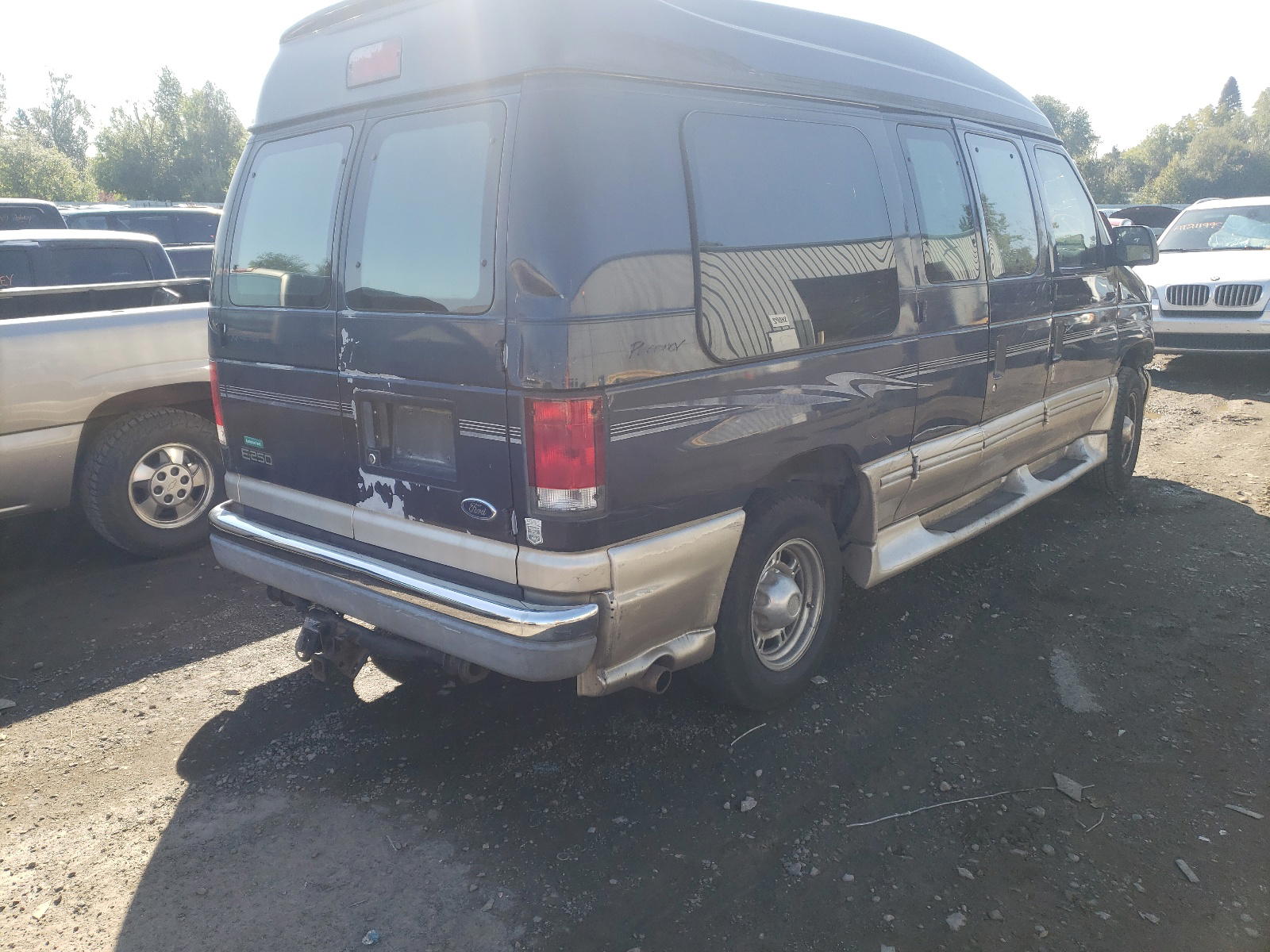 Photo 4 from auction – 2000 FORD ECONOLINE with VIN 1FDPE24L0YHA81039