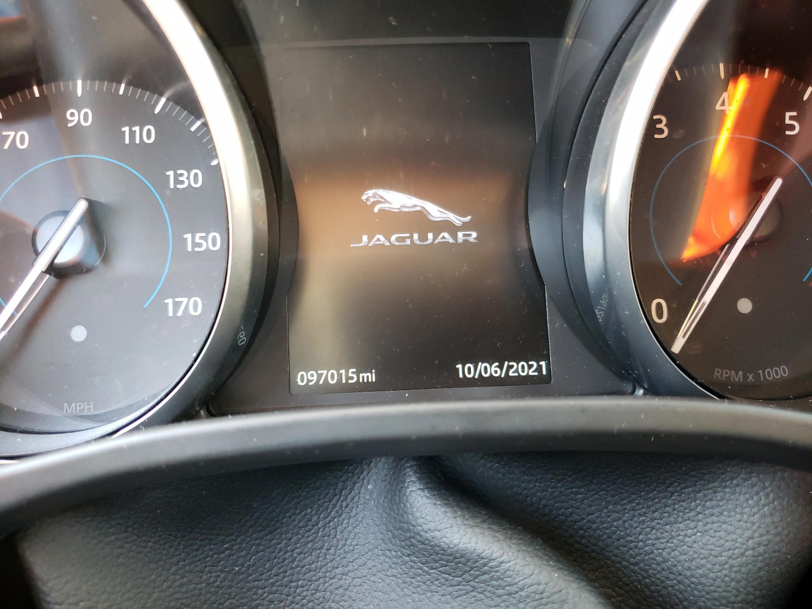 Photo 8 from auction – 2017 JAGUAR XE with VIN SAJAR4BG8HA960766