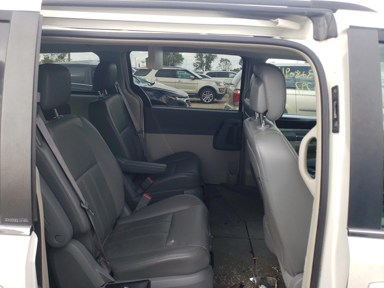 Photo 6 from auction – 2010 DODGE GRAND CARA with VIN 2D4RN5DX4AR332787