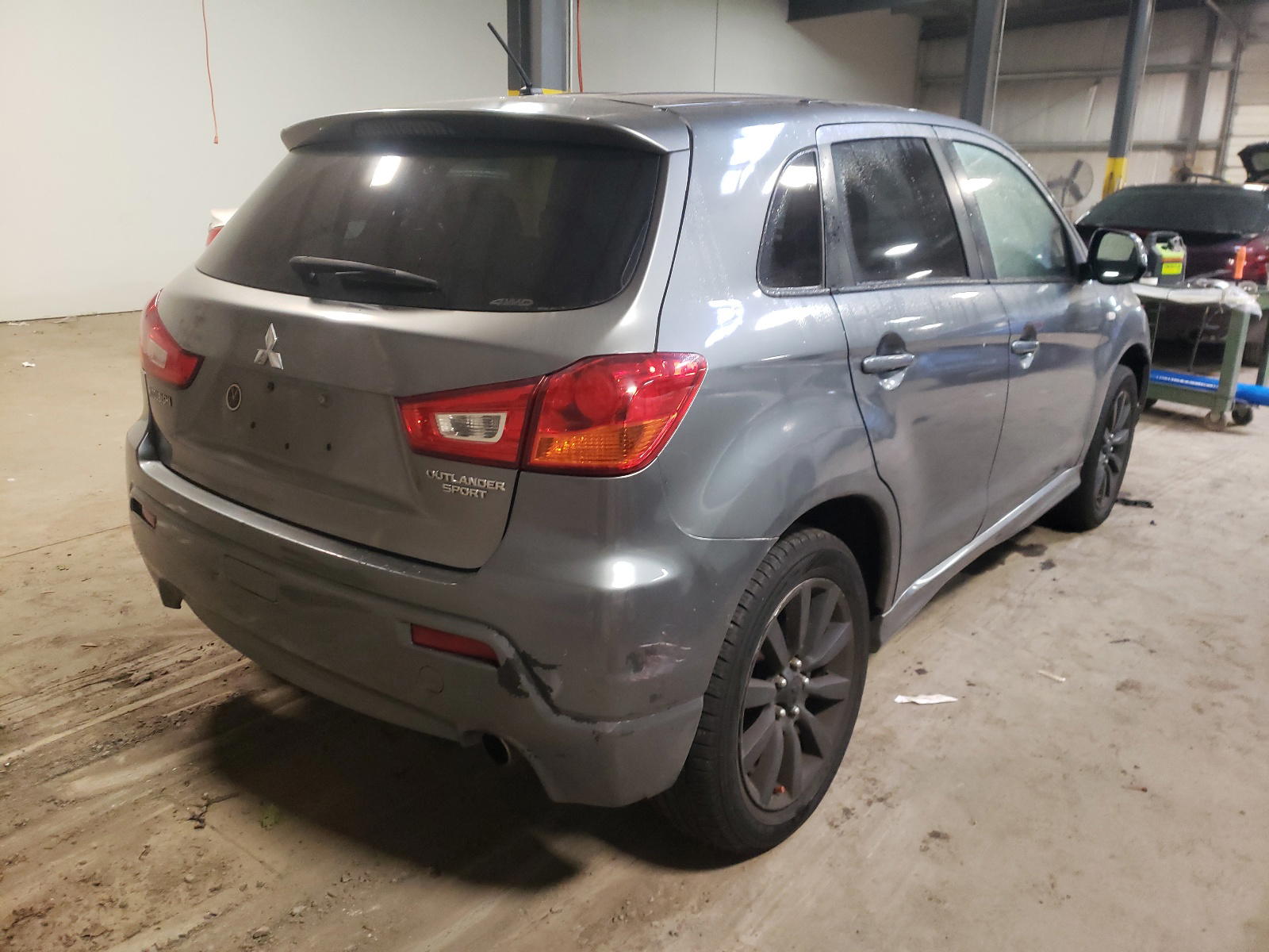 Photo 4 from auction – 2011 MITSUBISHI OUTLANDER with VIN JA4AR4AU8BZ017026