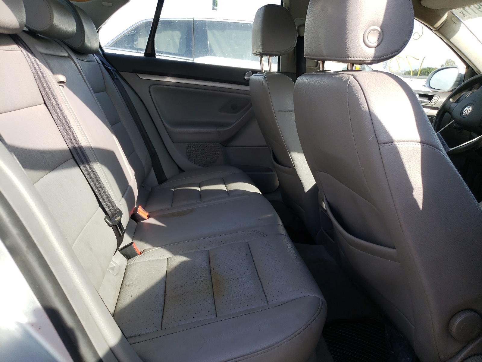 Photo 6 from auction – 2006 VOLKSWAGEN JETTA 2.5 with VIN 3VWSF71K56M708599