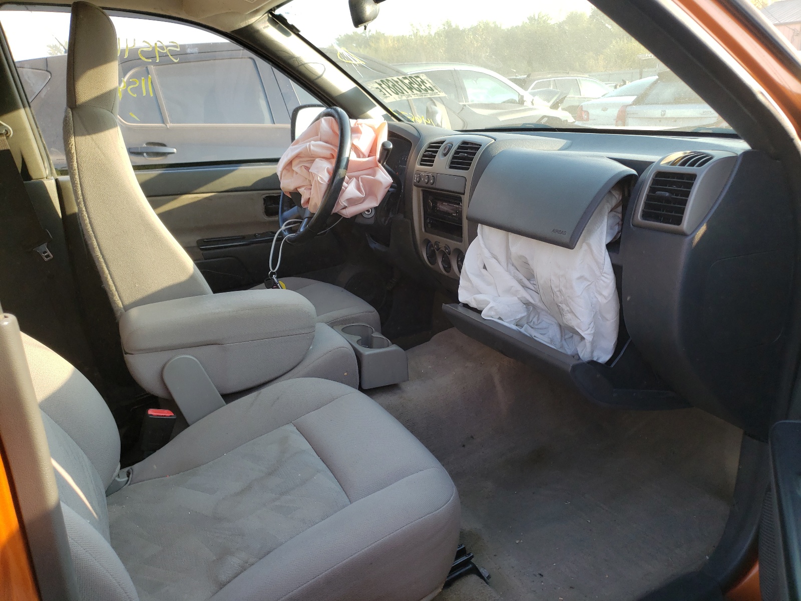 Photo 5 from auction – 2004 CHEVROLET COLORADO with VIN 1GCDT136548146674