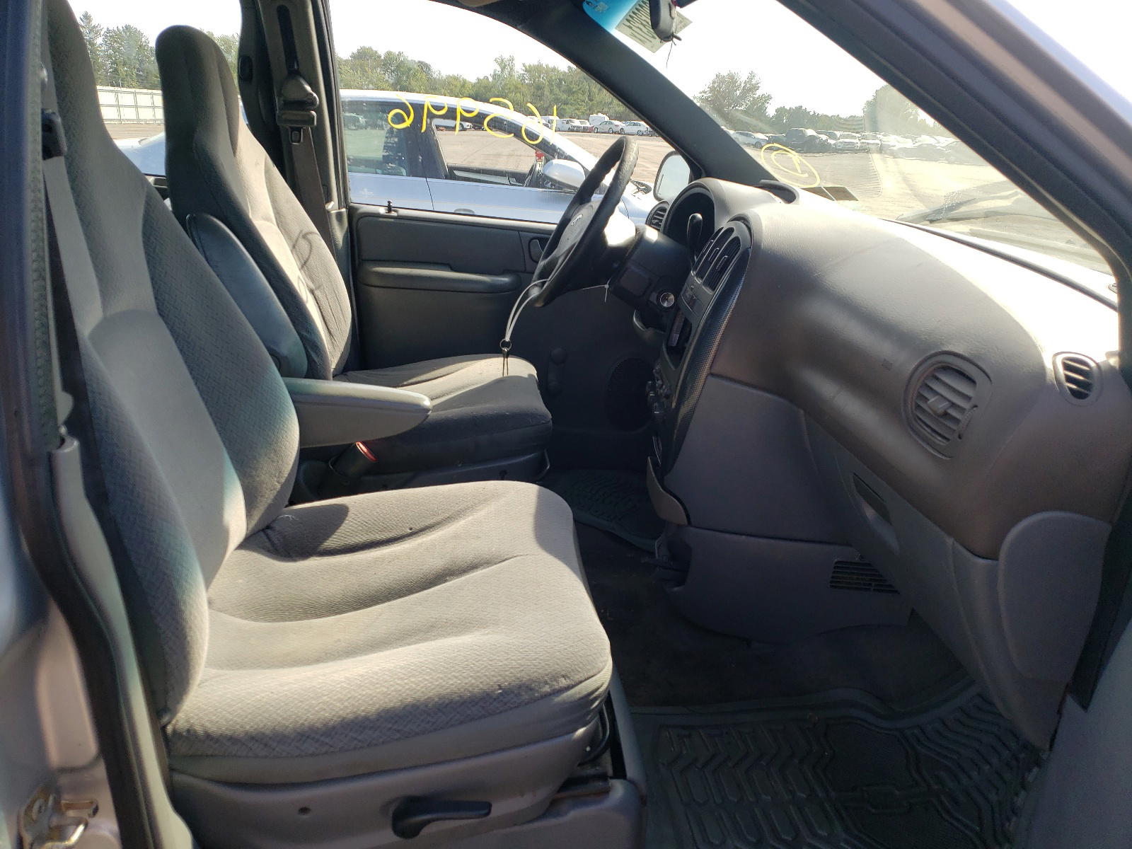 Photo 5 from auction – 2005 DODGE CARAVAN SE with VIN 1D4GP25B75B159340