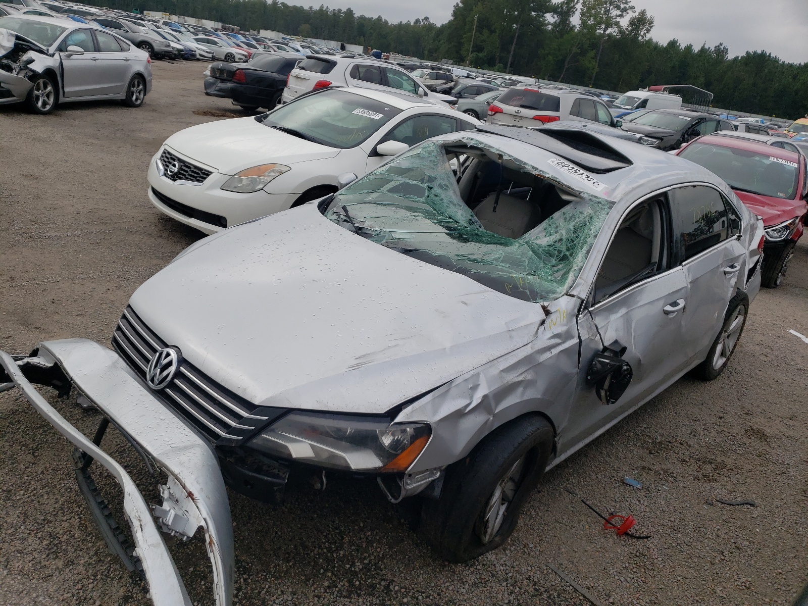 Photo 9 from auction – 2013 VOLKSWAGEN PASSAT SE with VIN 1VWBP7A35DC132016