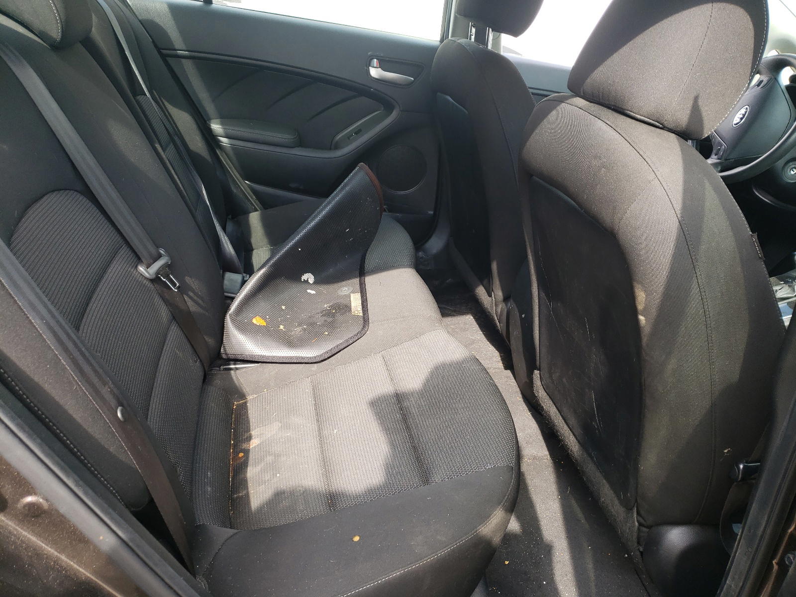 Photo 6 from auction – 2017 KIA FORTE LX with VIN 3KPFK4A72HE137340