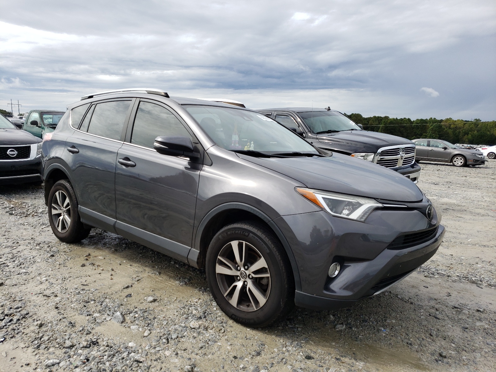 Photo 1 from auction – 2017 TOYOTA RAV4 XLE with VIN JTMWFREV4HJ707853