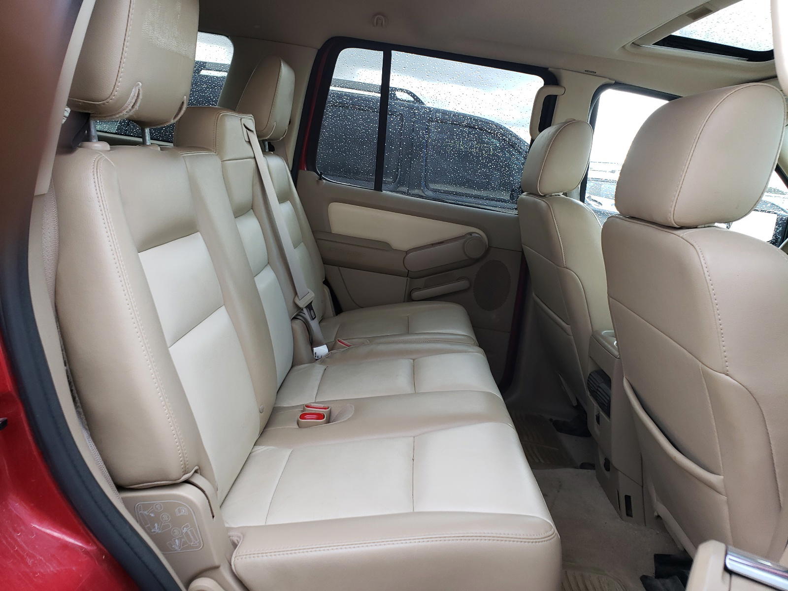 Photo 6 from auction – 2007 FORD EXPLORER E with VIN 1FMEU74E07UA60271