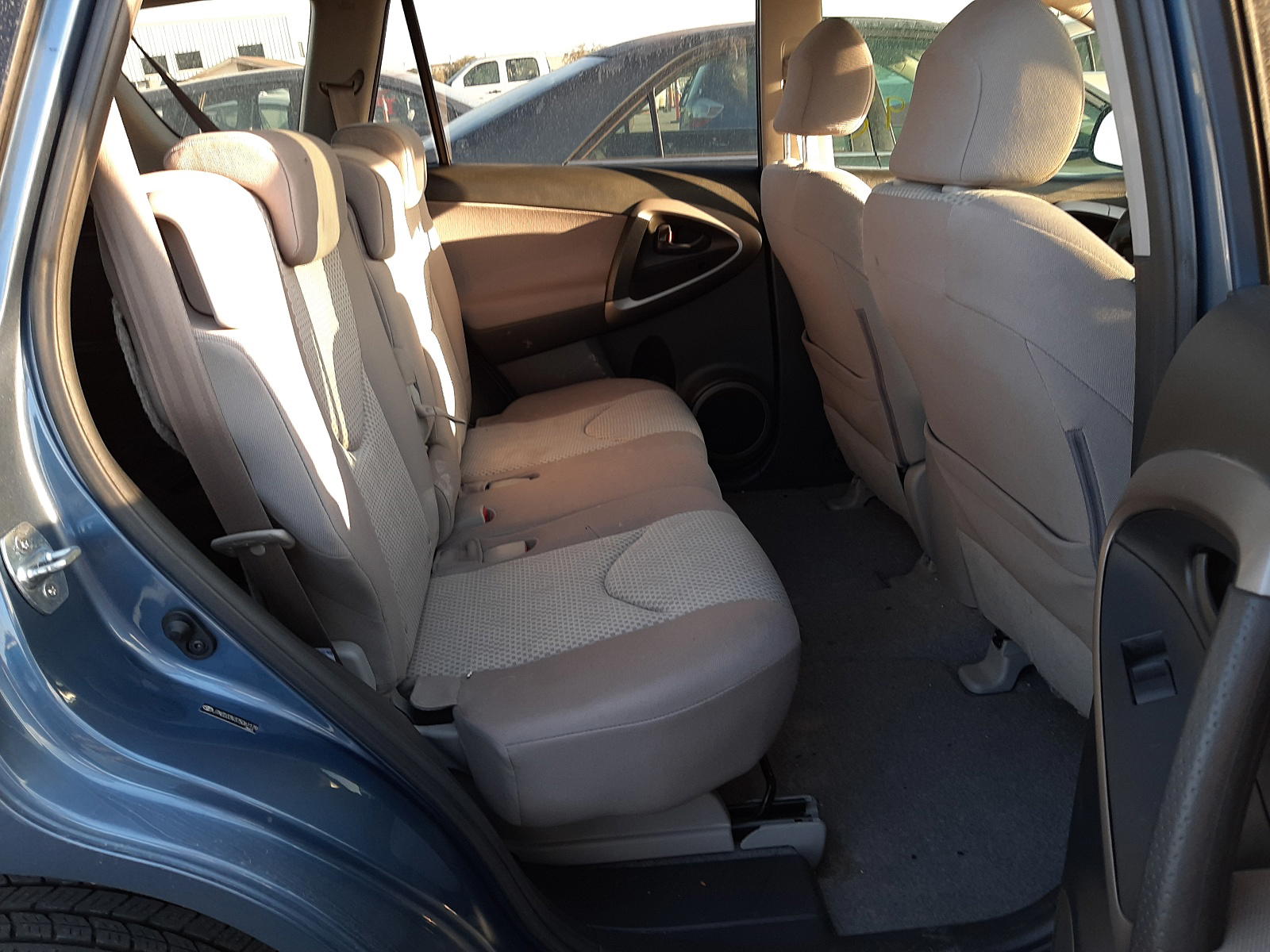 Photo 6 from auction – 2007 TOYOTA RAV4 with VIN JTMZD33V375061179