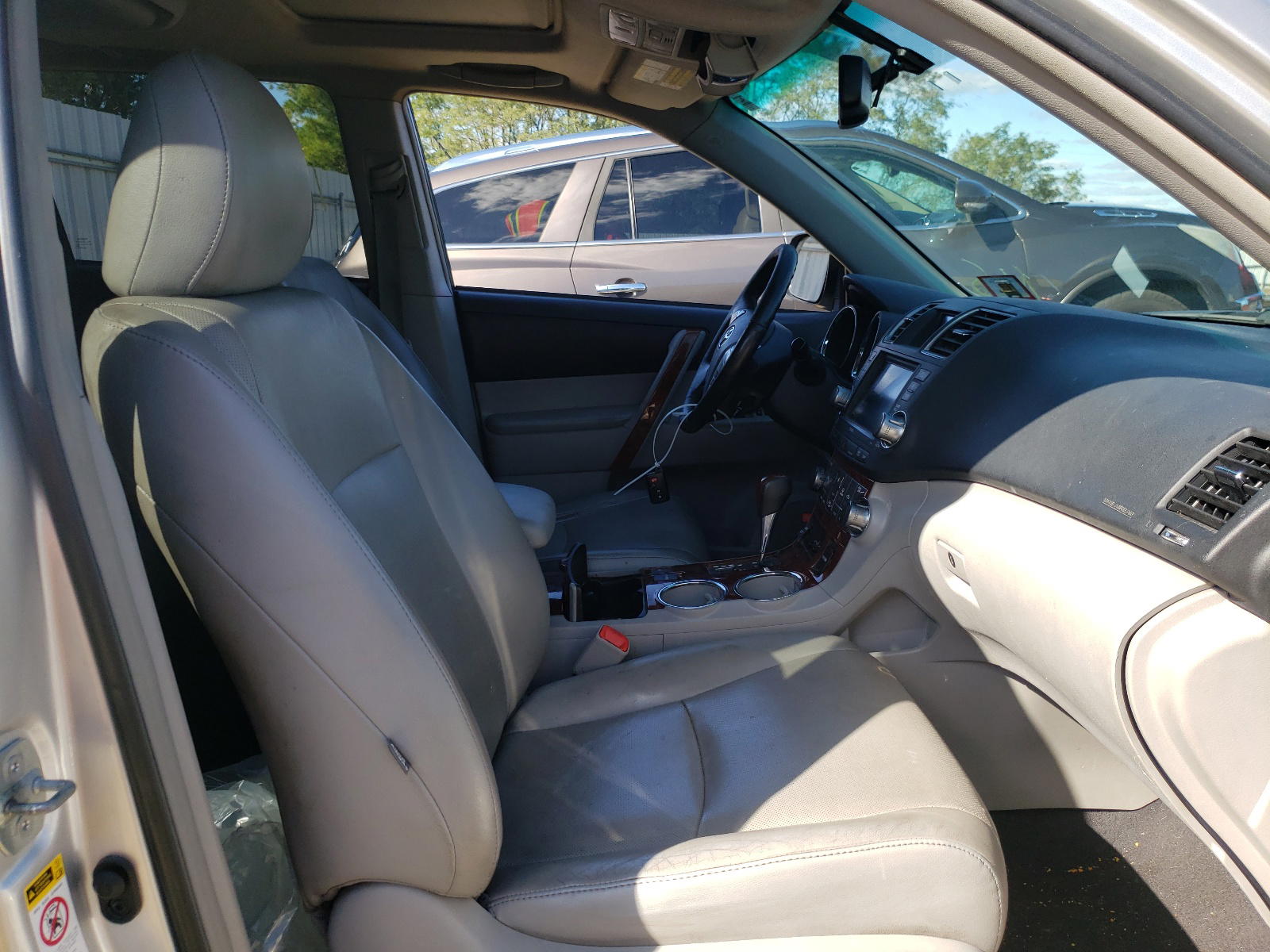 Photo 5 from auction – 2012 TOYOTA HIGHLANDER with VIN 5TDDK3EH0CS103867