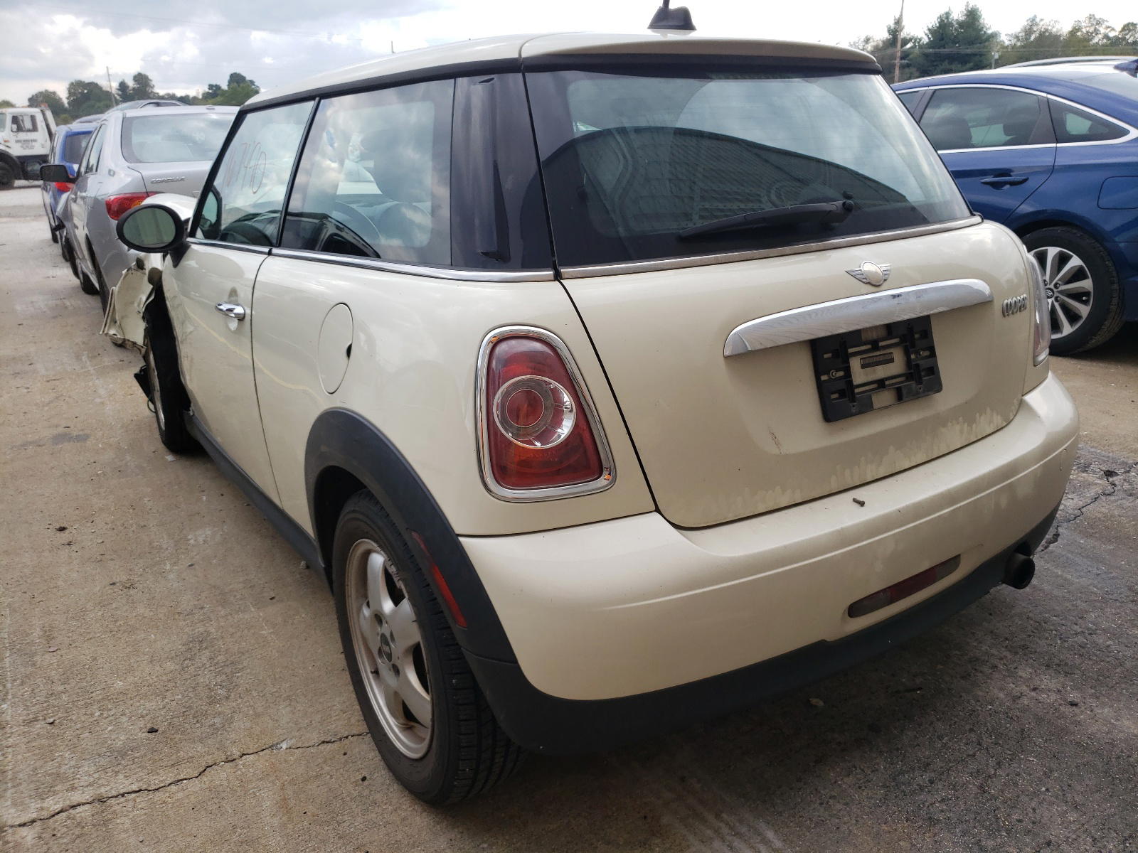 Photo 3 from auction – 2011 MINI COOPER with VIN WMWSU3C55BT093344