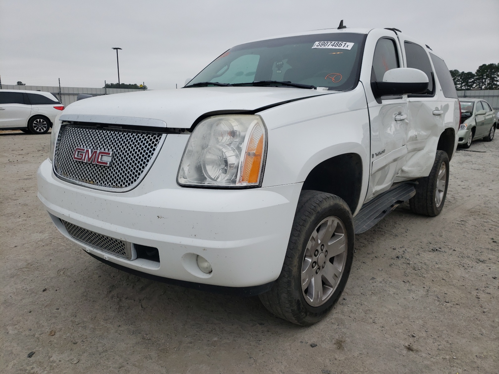 Photo 2 from auction – 2007 GMC YUKON with VIN 1GKFC13027R226747
