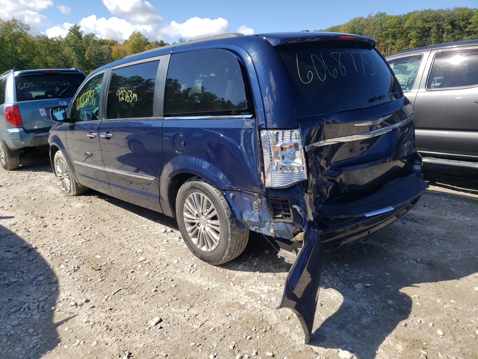 Photo 3 from auction – 2013 CHRYSLER TOWN & COU with VIN 2C4RC1CG4DR511252