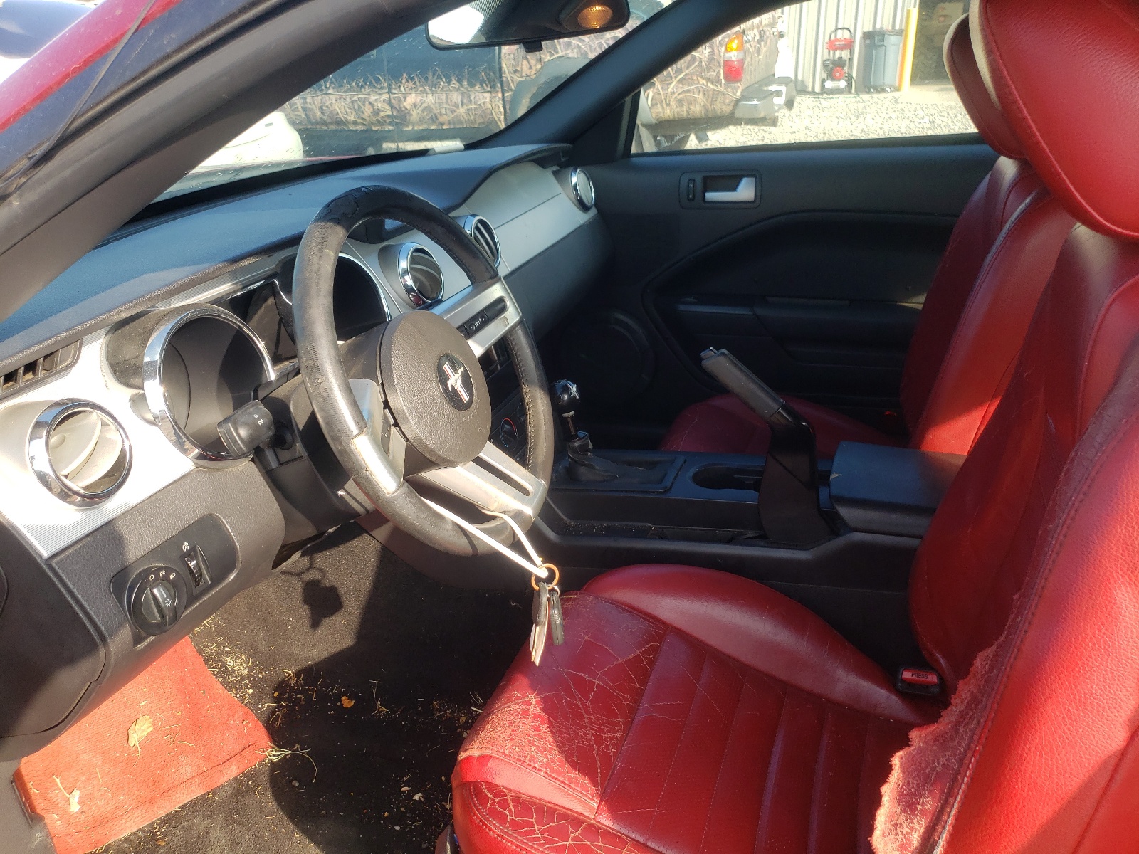 Photo 5 from auction – 2005 FORD MUSTANG with VIN 1ZVFT84N455234610
