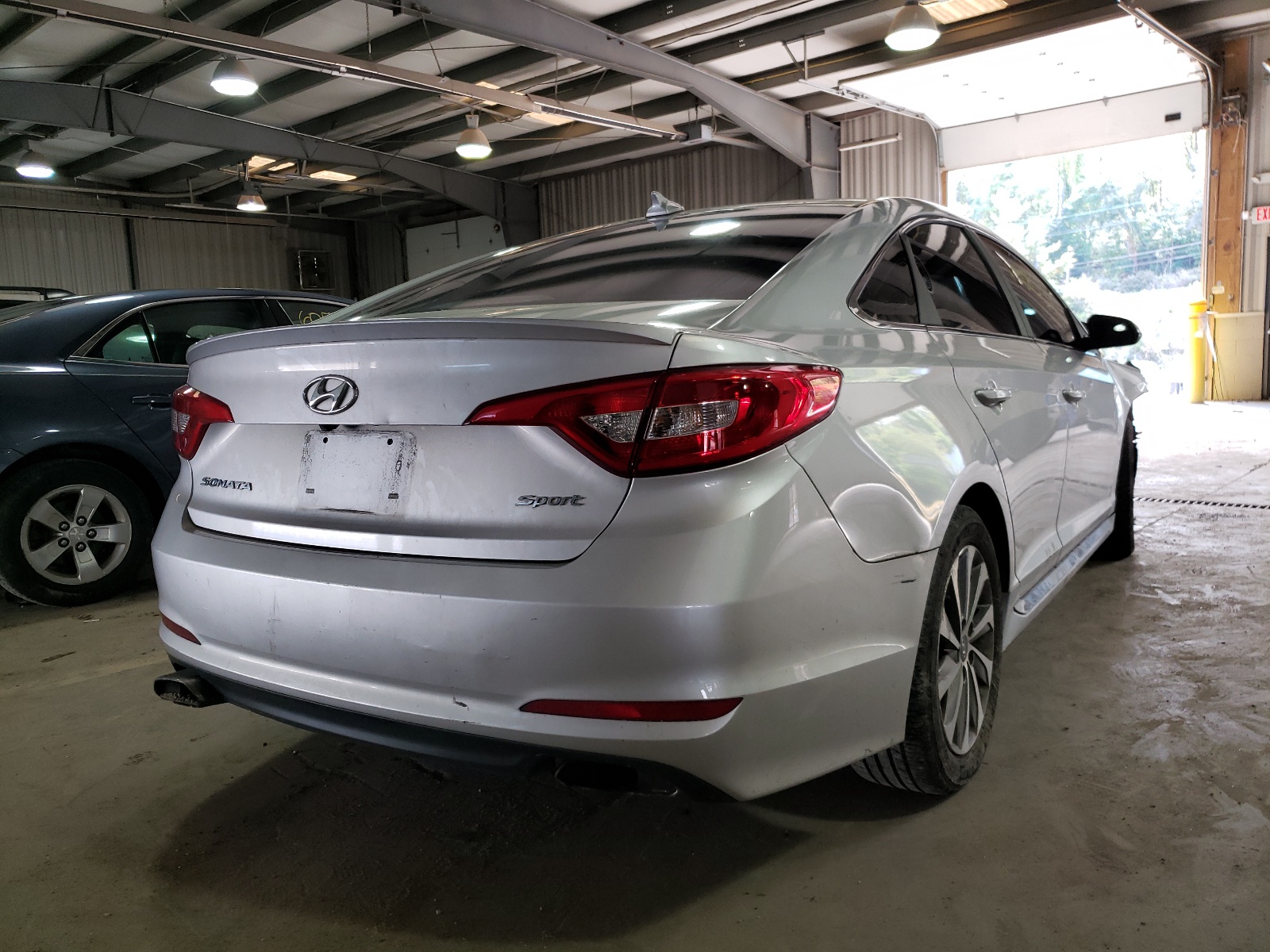Photo 4 from auction – 2016 HYUNDAI SONATA SPO with VIN 5NPE34AF5GH289560