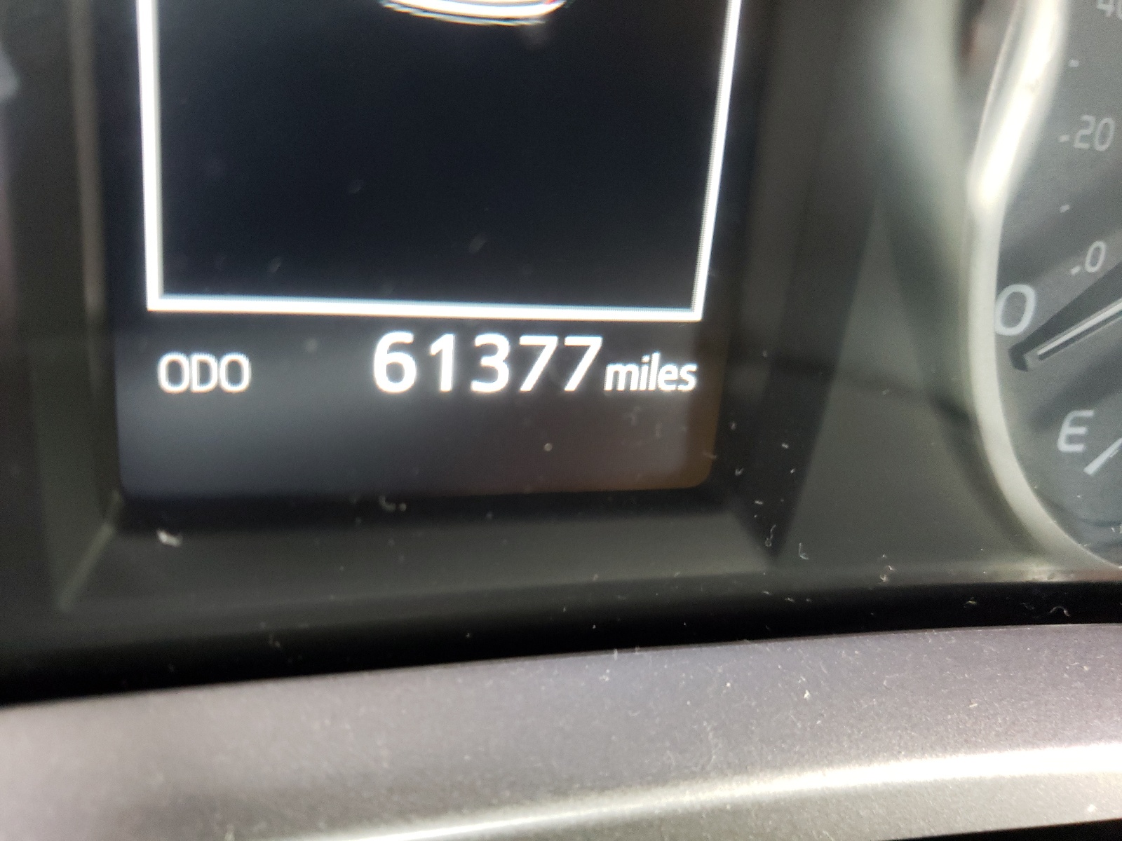 Photo 8 from auction – 2017 TOYOTA RAV4 XLE with VIN JTMWFREV4HJ707853