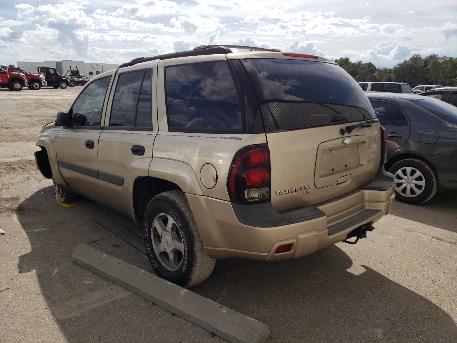 Photo 3 from auction – 2005 CHEVROLET TRAILBLAZE with VIN 1GNDT13S552185452
