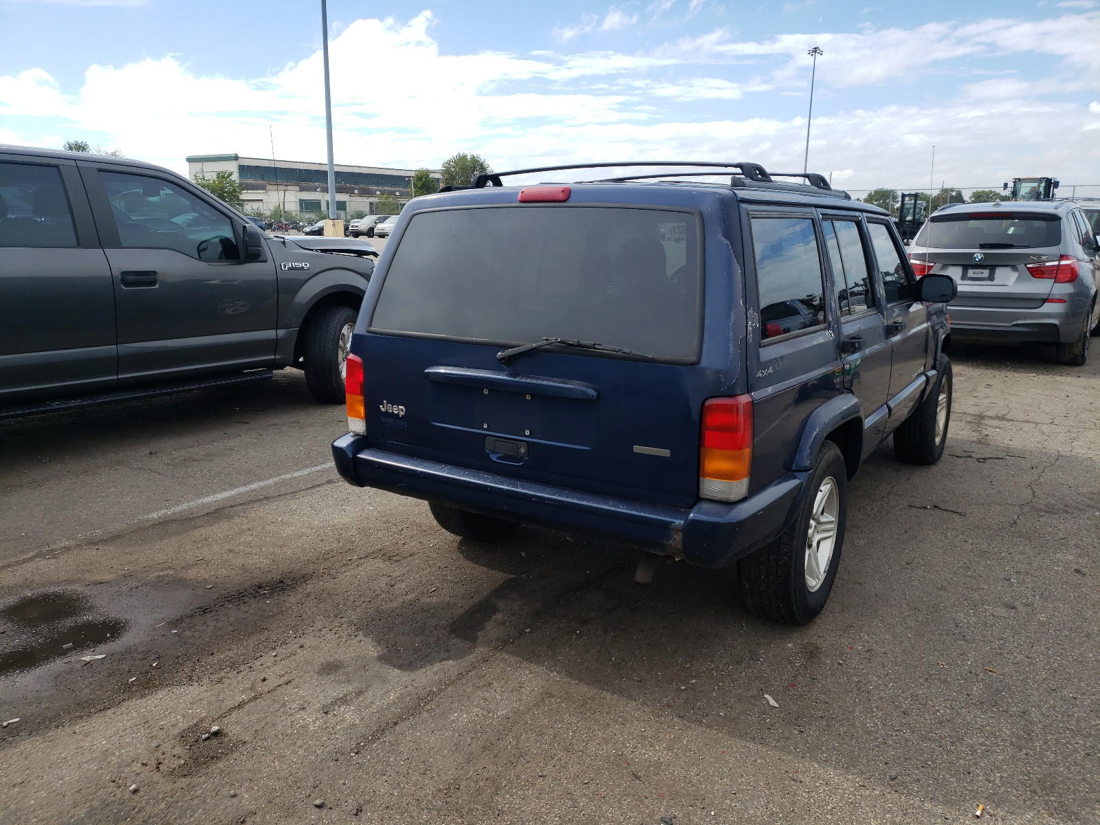Photo 4 from auction – 2001 JEEP CHEROKEE C with VIN 1J4FF58S71L574391