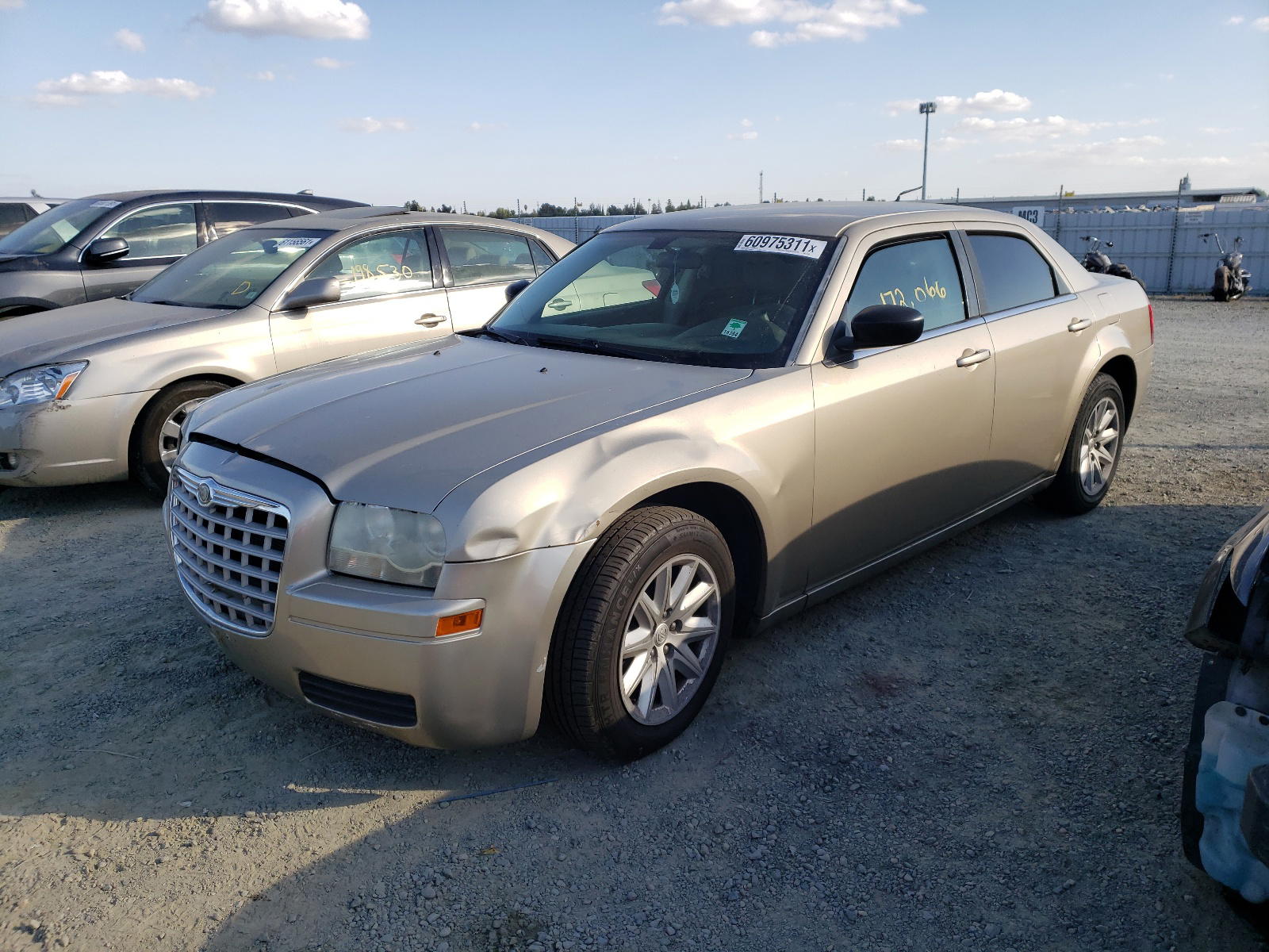 Photo 2 from auction – 2008 CHRYSLER 300 LX with VIN 2C3KA43RX8H211631