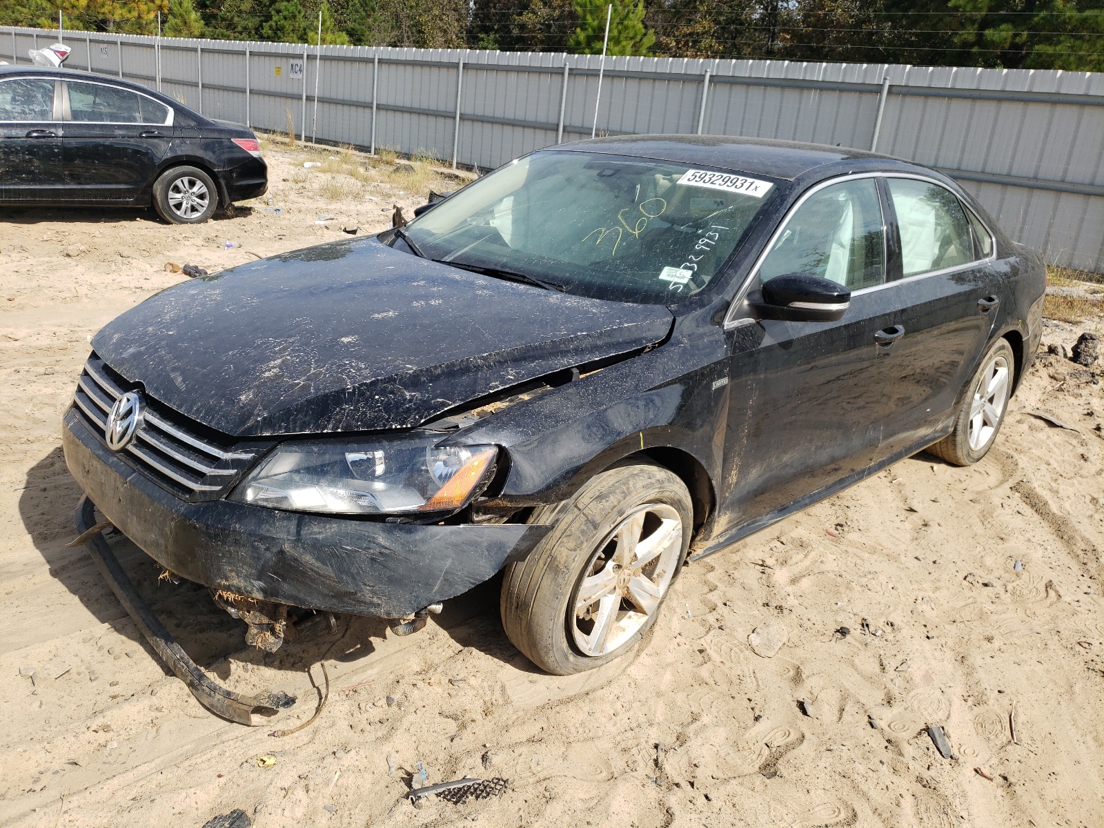 Photo 2 from auction – 2015 VOLKSWAGEN PASSAT S with VIN 1VWAT7A33FC119484