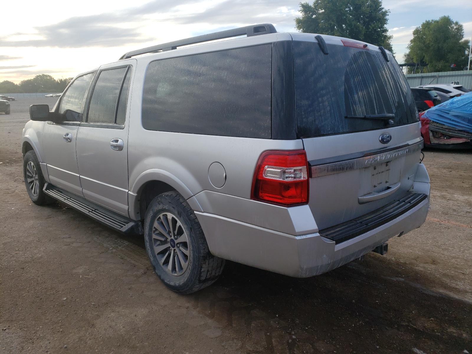 Photo 3 from auction – 2017 FORD EXPEDITION with VIN 1FMJK1JT2HEA02310