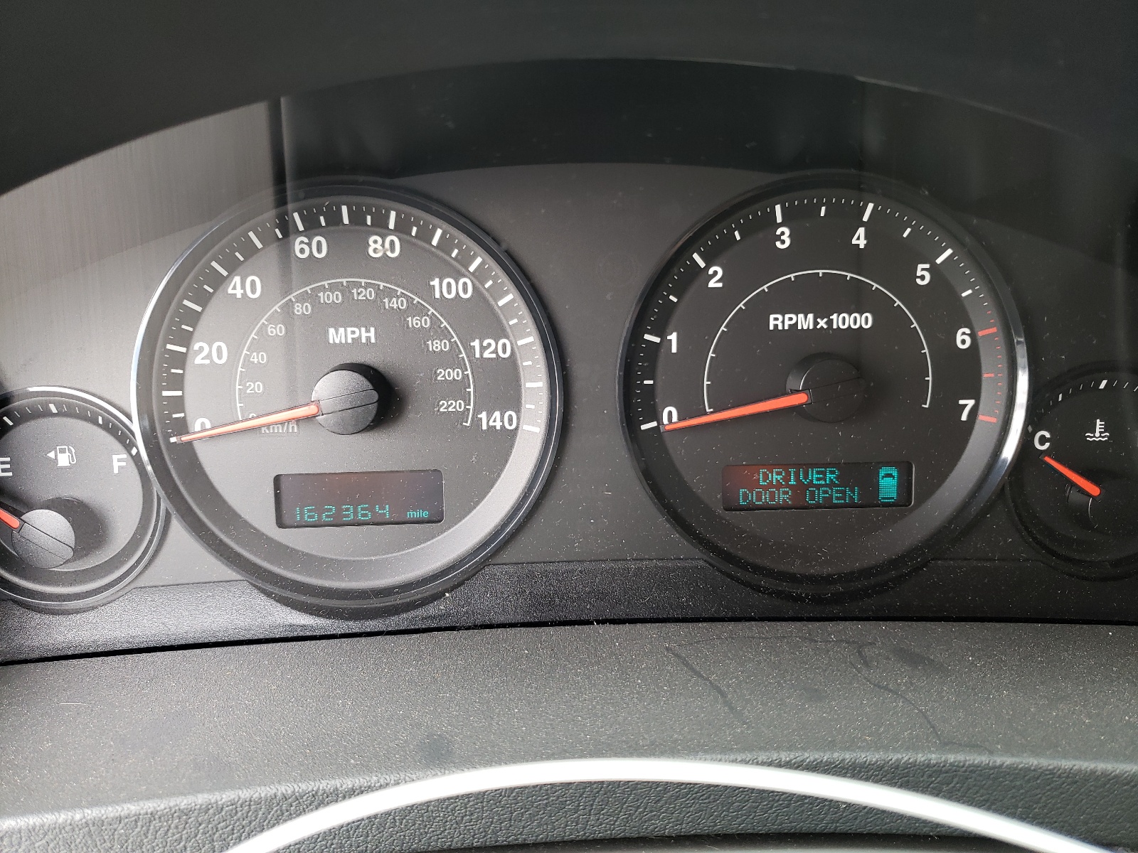 Photo 8 from auction – 2005 JEEP GRAND CHER with VIN 1J4GR48K75C612326