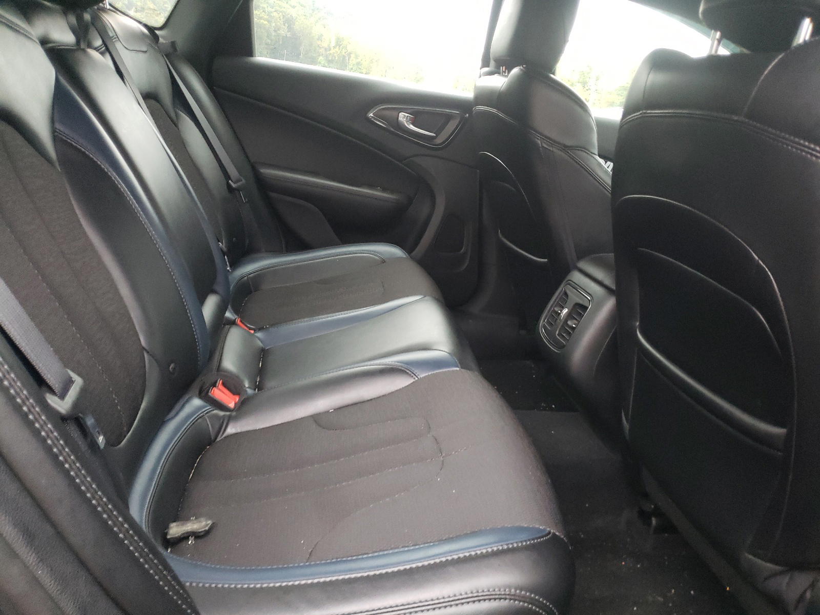 Photo 6 from auction – 2016 CHRYSLER 200 S with VIN 1C3CCCDG8GN158472