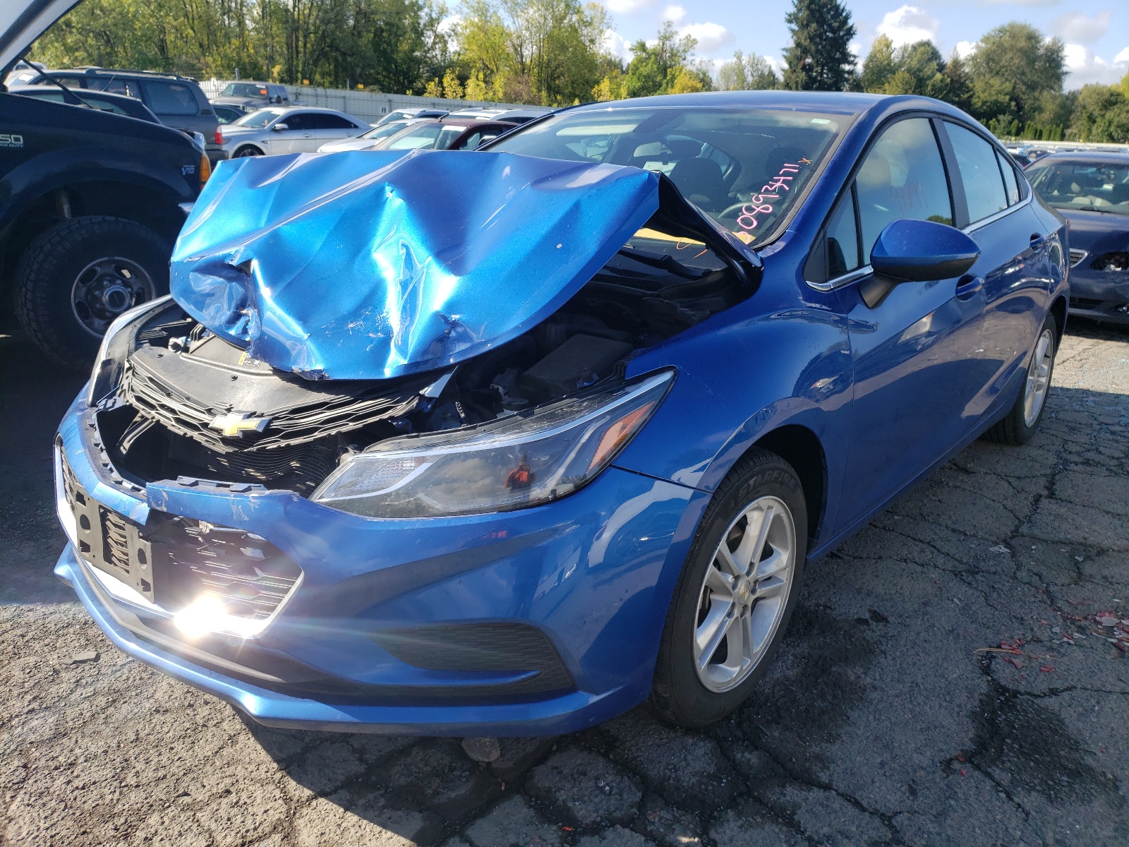 Photo 2 from auction – 2018 CHEVROLET CRUZE LT with VIN 1G1BE5SM2J7210902