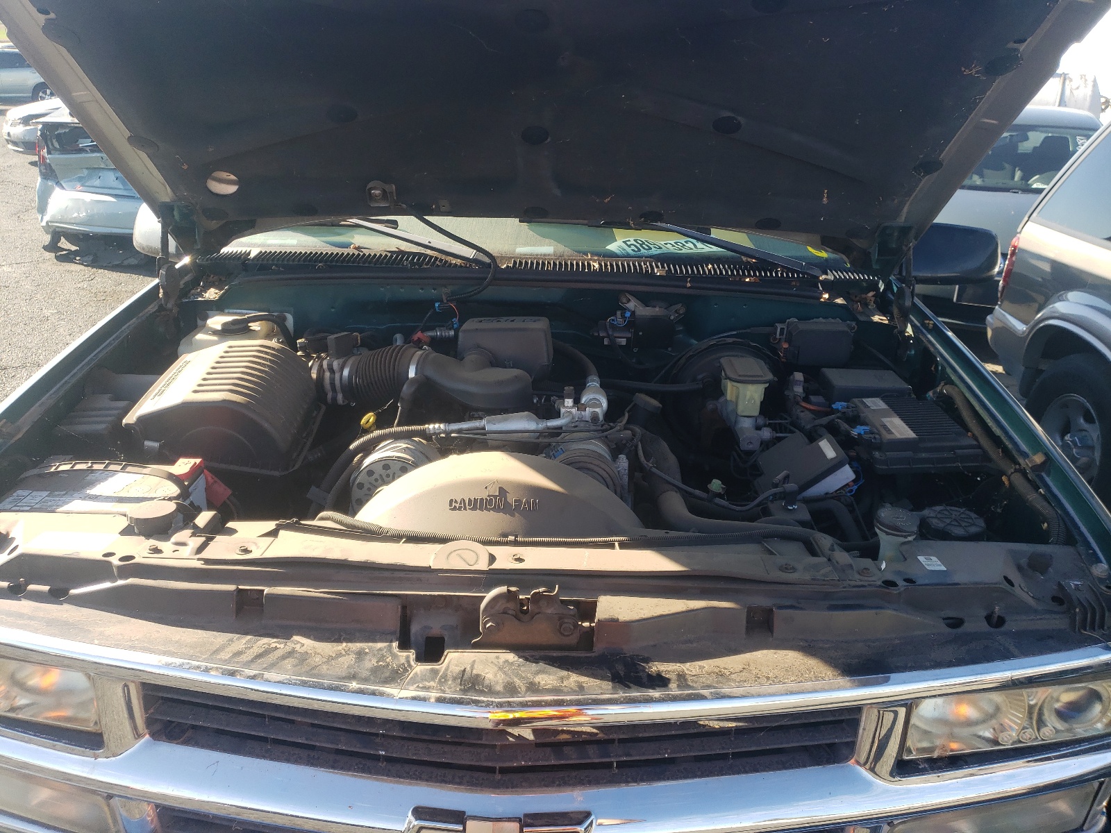 Photo 7 from auction – 1998 CHEVROLET SUBURBAN K with VIN 1GNFK16R4WJ355652