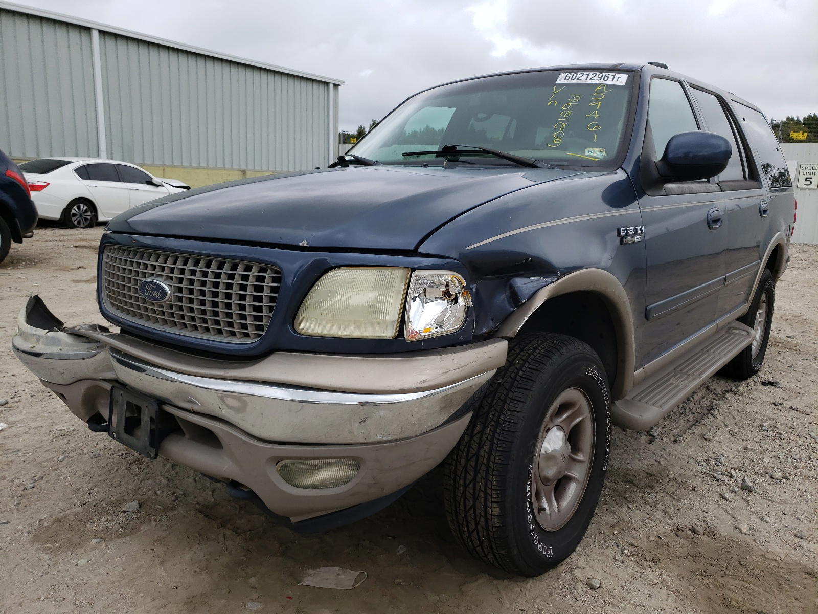 Photo 2 from auction – 2002 FORD EXPEDITION with VIN 1FMFU18LX2LA59461