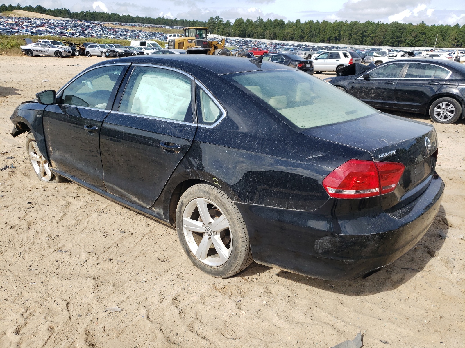 Photo 3 from auction – 2015 VOLKSWAGEN PASSAT S with VIN 1VWAT7A33FC119484