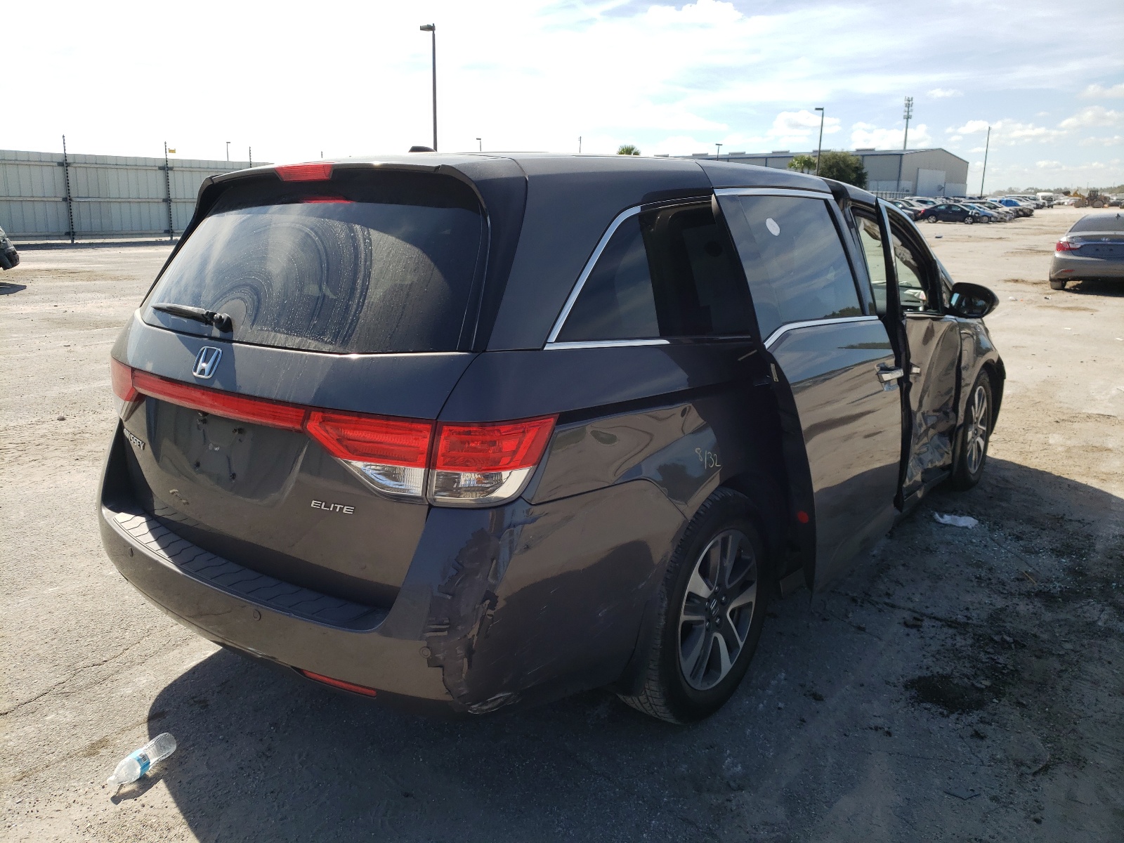 Photo 4 from auction – 2014 HONDA ODYSSEY TO with VIN 5FNRL5H96EB054572