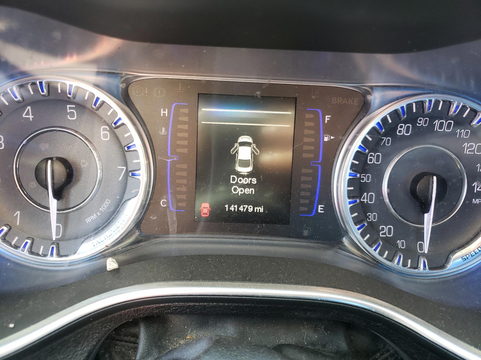 Photo 8 from auction – 2015 CHRYSLER 200 LIMITE with VIN 1C3CCCAB4FN741354