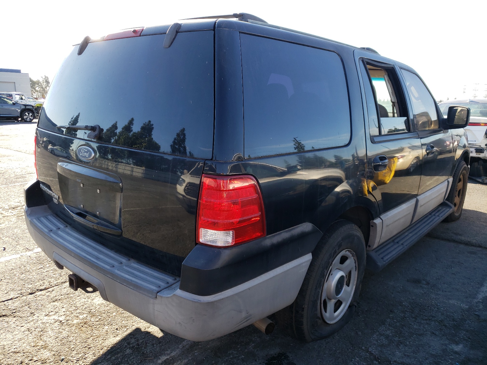 Photo 4 from auction – 2003 FORD EXPEDITION with VIN 1FMRU15W63LB18566