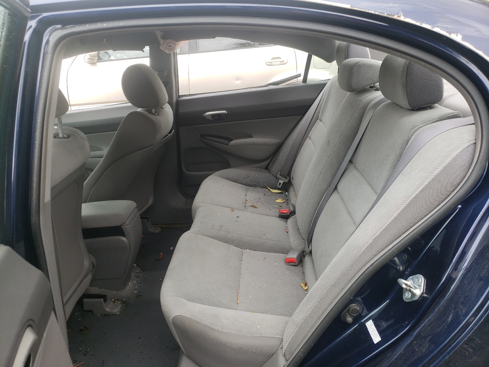 Photo 6 from auction – 2010 HONDA CIVIC LX with VIN 19XFA1F59AE042207